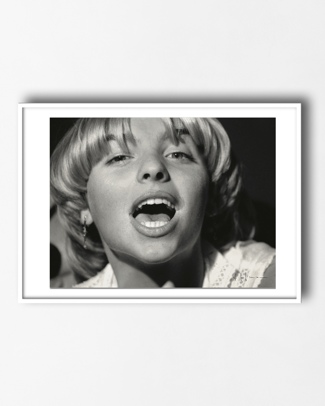 Poster di "Vivo", di Andrea Laszlo De Simone con cornice bianca