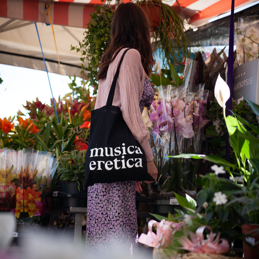 Tote bag Musica Eretica, borsa di tela shopper in 100% cotone organico. Nera con scritta bianca.